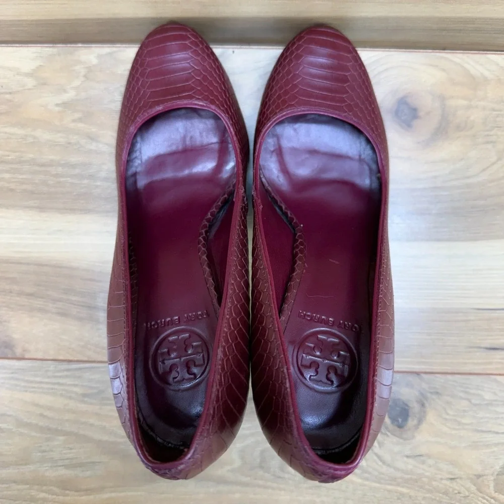 Tory Burch Red Snake Embossed Pumps 6.5 M Round‎ Toe Dressy Office Modern Heels